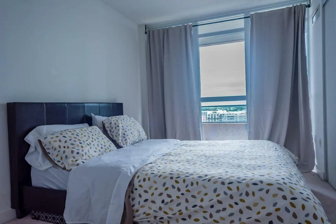 Apartment Luxury Downtown Toronto Condo - 2 Bedroom
