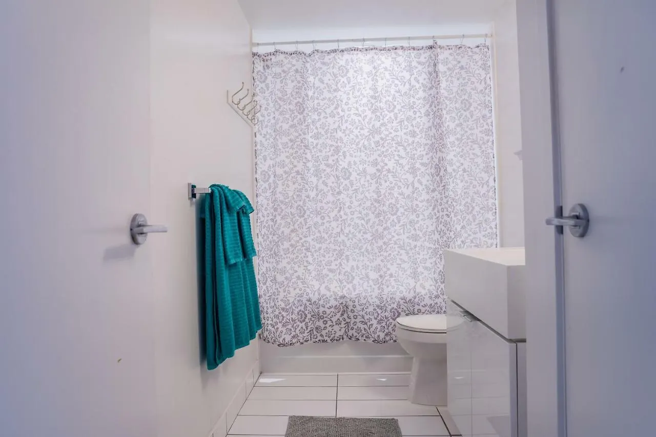 Luxury Downtown Toronto Condo - 2 Bedroom 0*,