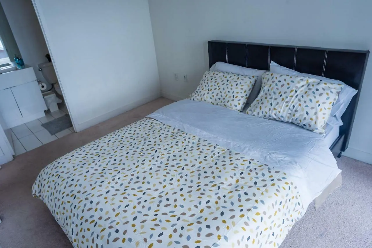 Luxury Downtown Toronto Condo - 2 Bedroom Canada