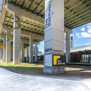 Appartement Cn Tower View With Free Parking, Pool, & Gym By Trains And Buses, Toronto