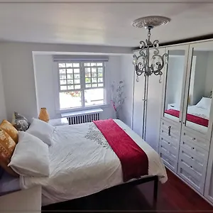 Spacious In Midtown Homestay